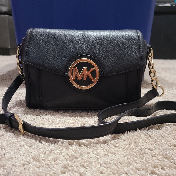Michael Kors Handbags - Michael Kors Cross body purse